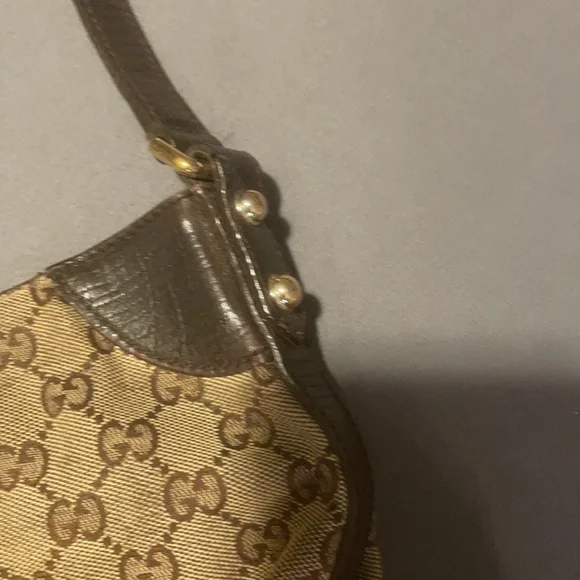 Authentic well used good condition Gucci medium hobo logo purse